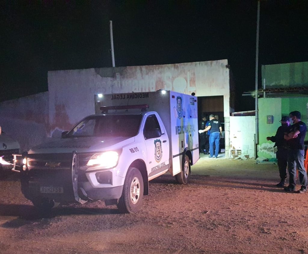 Homem é encontrado morto com sinais de violência dentro de galpão na cidade de Areia Branca no RN