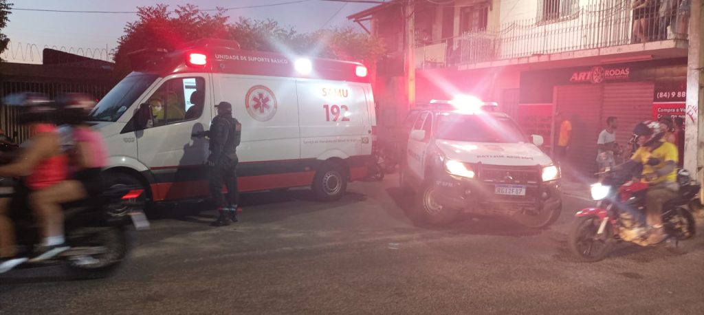 Jovem baleado no Alto São Manoel, morre dentro da ambulância do SAMU