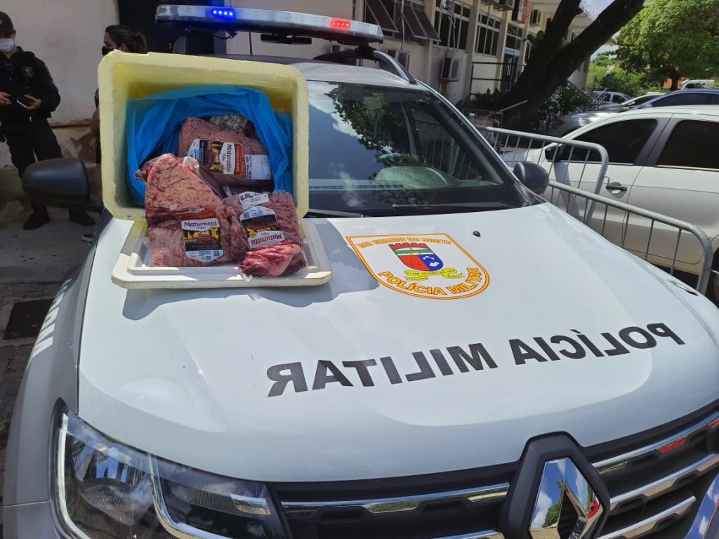 Advogada é presa suspeita de roubo de carnes em supermercados de Natal