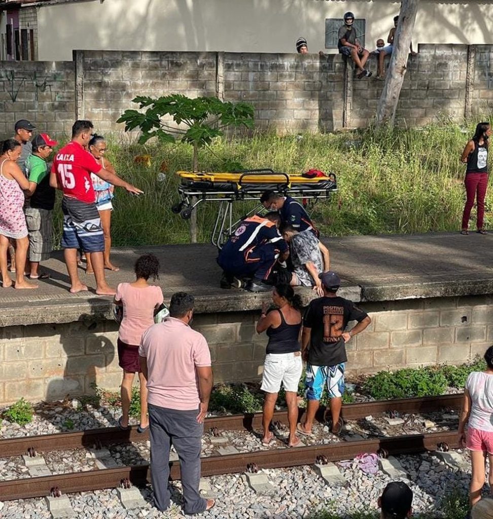 Jovem perde a perna decepada ao ser atingido por trem em Natal