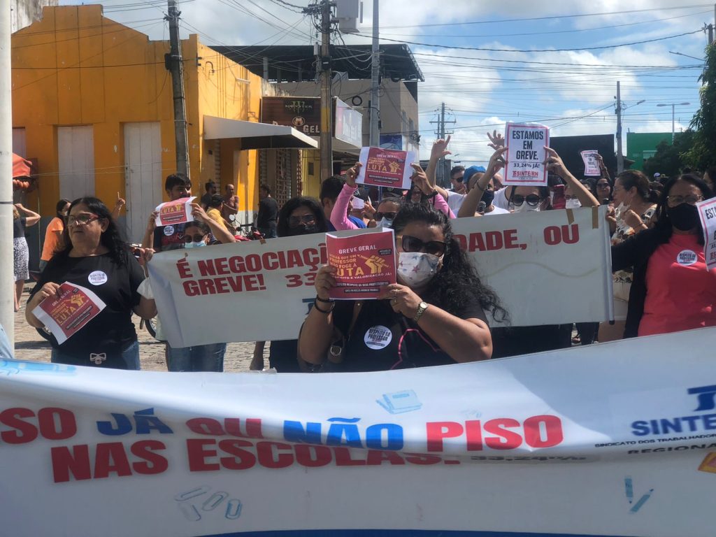 Prefeito de Jardim de Piranhas enfrenta greve na educação e evita sentar com professores