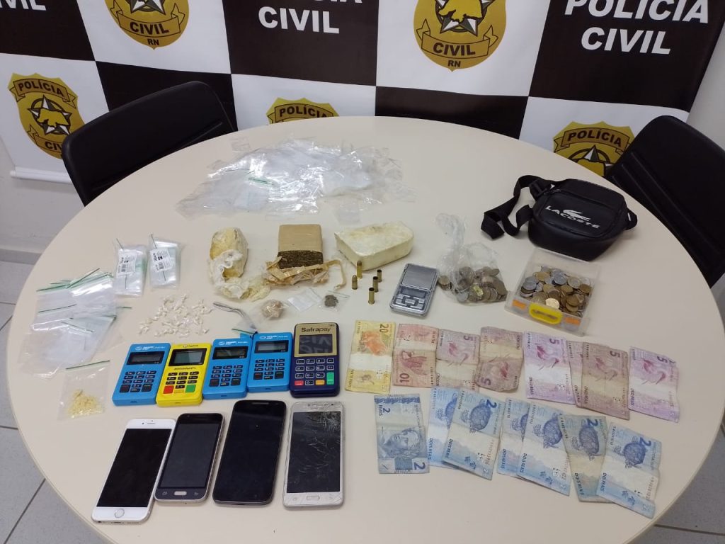 Policia apreende 1,5kg de drogas e prende mulher suspeita de tráfico