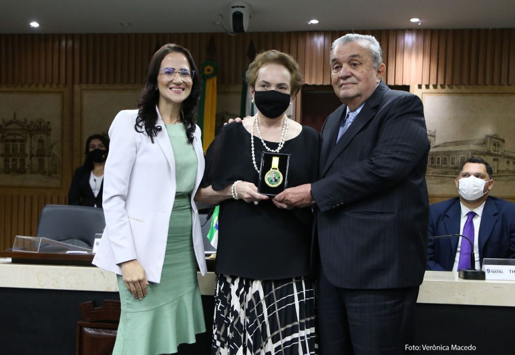 Câmara de Natal entrega Comenda Ney Lopes Jr em homenagem ao Dia do Consumidor