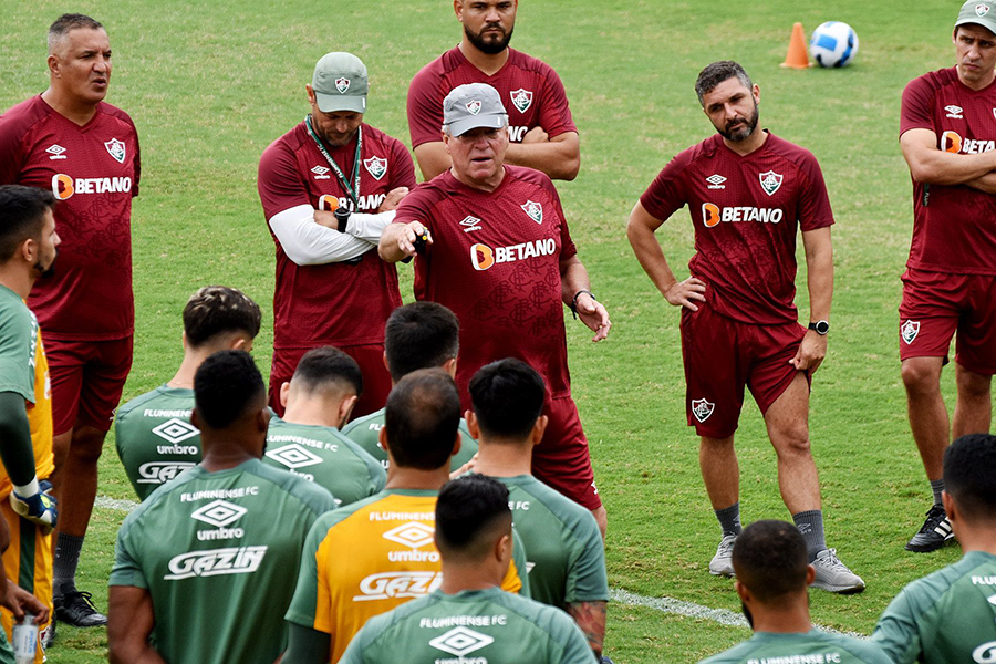 Embalado, Flu estreia contra o Santos no Maraca