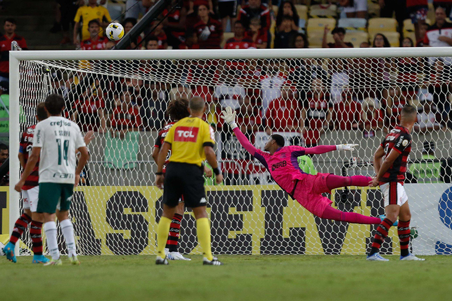 Flamengo pressiona, mas não consegue bater o Palmeiras