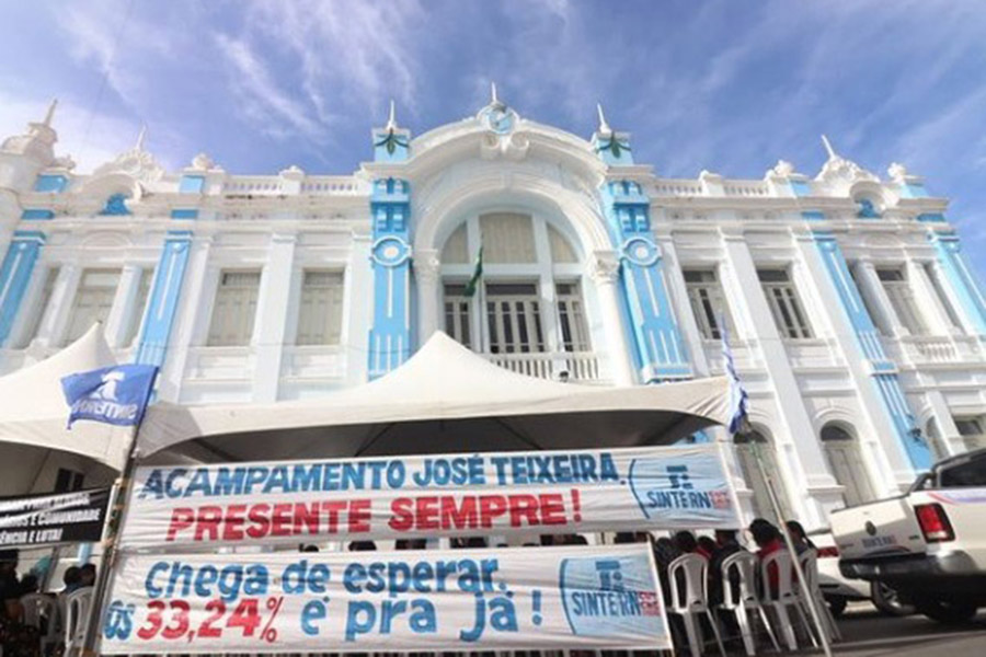 Sinte decide manter greve dos professores por tempo indeterminado