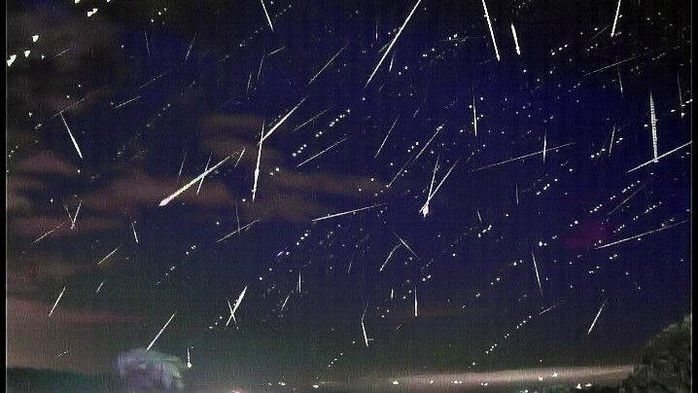 Chuva de meteoros terá pico neste feriado de Tiradentes; veja como acompanhar o fenômeno