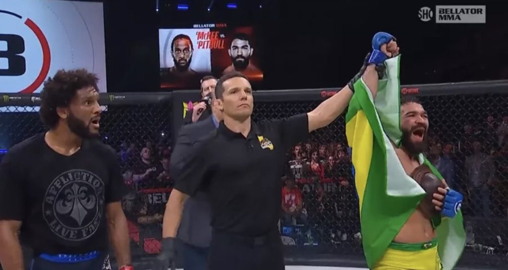 Patrício Pitbull se vinga, acaba com invencibilidade de fenômeno americano e retoma cinturão do Bellator