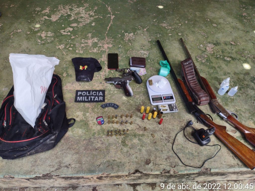 PM apreende armas de fogo e droga em Monte Alegre a