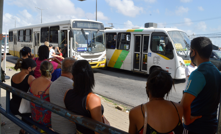 Álvaro Dias envia à Câmara PL que zera imposto para empresas de ônibus