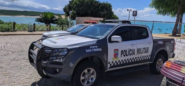 Criminoso é preso após assaltar turistas na praia de Ponta Negra