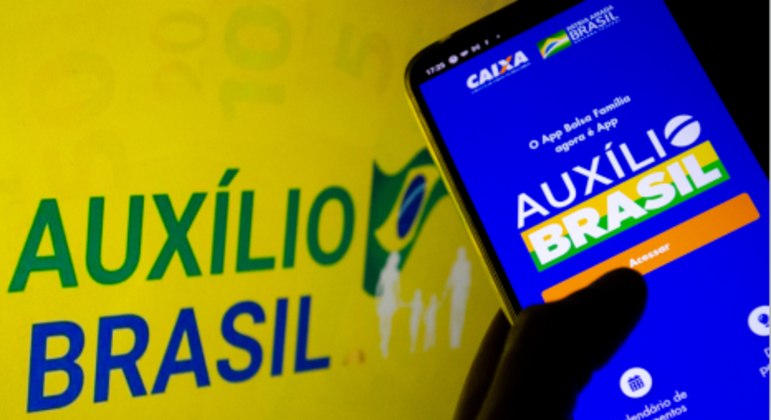 Benefício extra para Auxílio Brasil pode ser votado na terça-feira (26) na Câmara