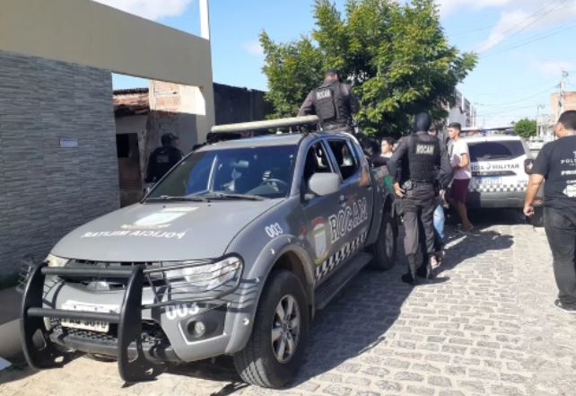 Trio é preso após tentar assaltar fábrica de tecidos e fazer dois comerciantes reféns em Parnamirim