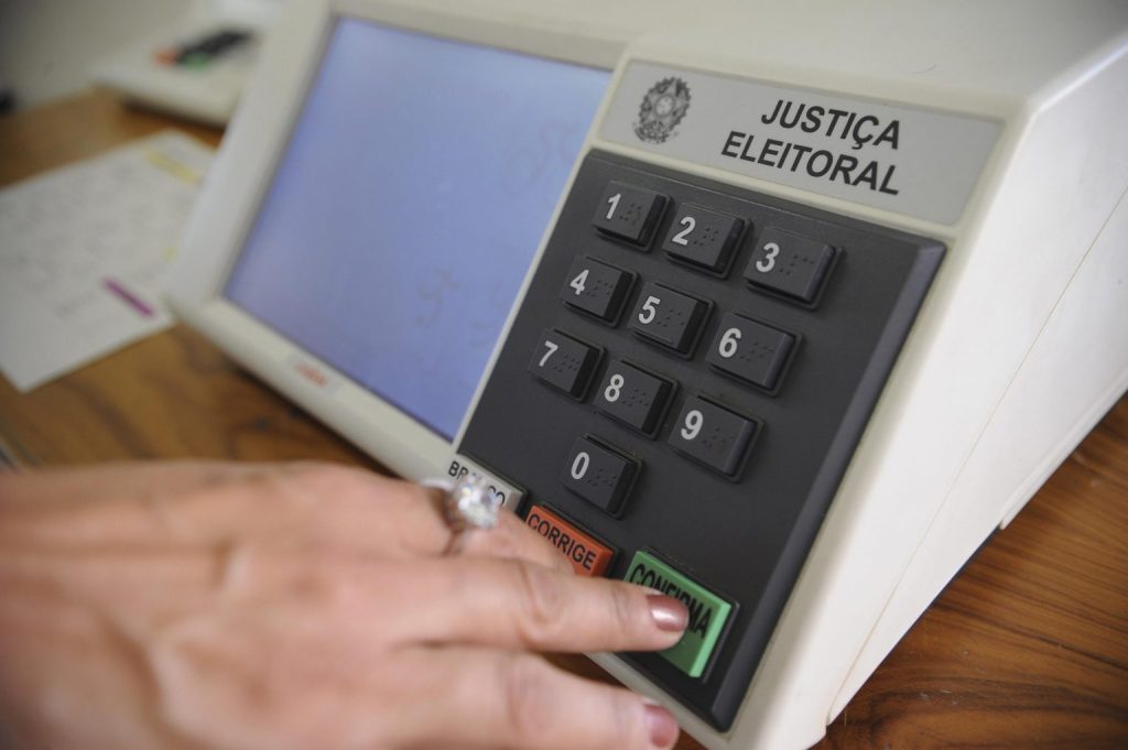 Número de brasileiros que votam no exterior aumenta em 100 mil