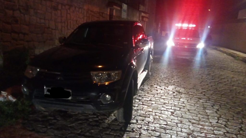 Rádio Patrulha do 1° BPM recupera carro roubado no bairro das Rocas