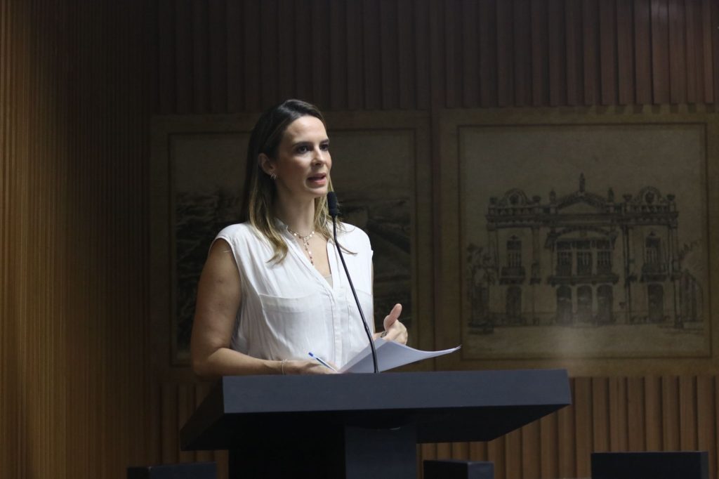 Vereadora Júlia Arruda cobra destinação de emendas impositivas