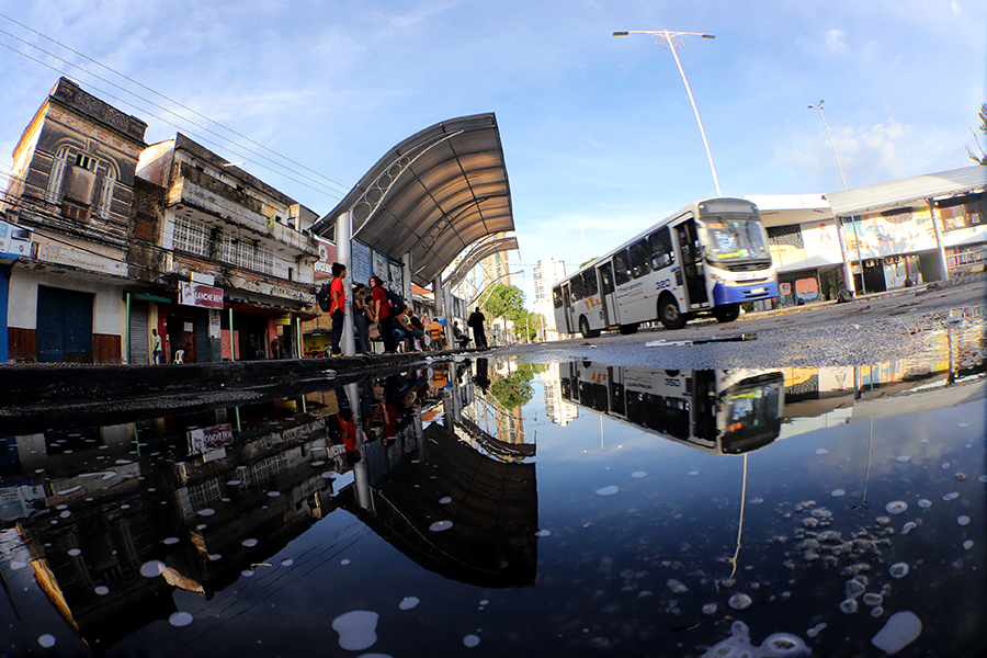 Empresas de ônibus pedem subsídio para evitar nova redução de linhas