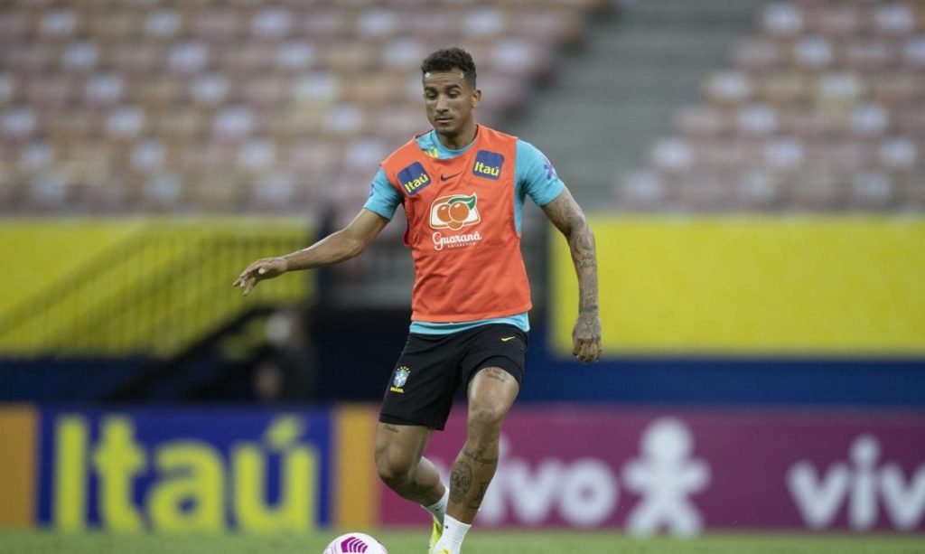 Lateral Danilo é cortado da seleção brasileira