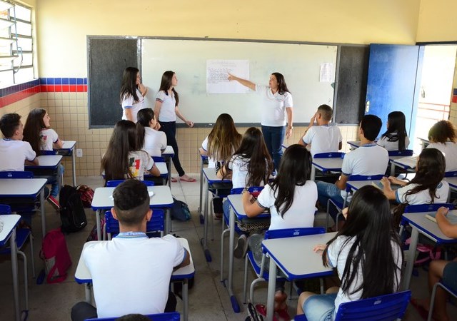 Estudo aponta que ensino integral coloca alunos um ano à frente