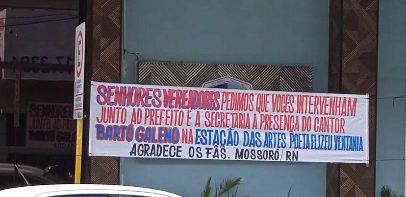 Fãs de Bartô Galeno ficam indignados com a discriminação da gestão municipal em não contratar o cantor para o MCJ e se manifestam