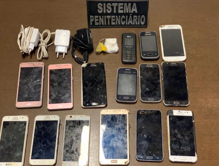 Projetos para bloquear telefones celulares em cadeias estão parados no Congresso Nacional há mais de dez anos