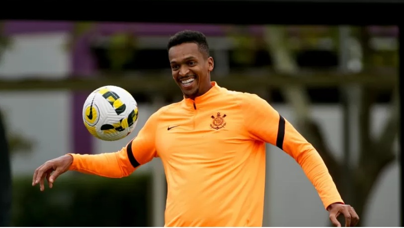 Jogador do Corinthians é flagrado em festa durante jogo do time pelo Brasileirão