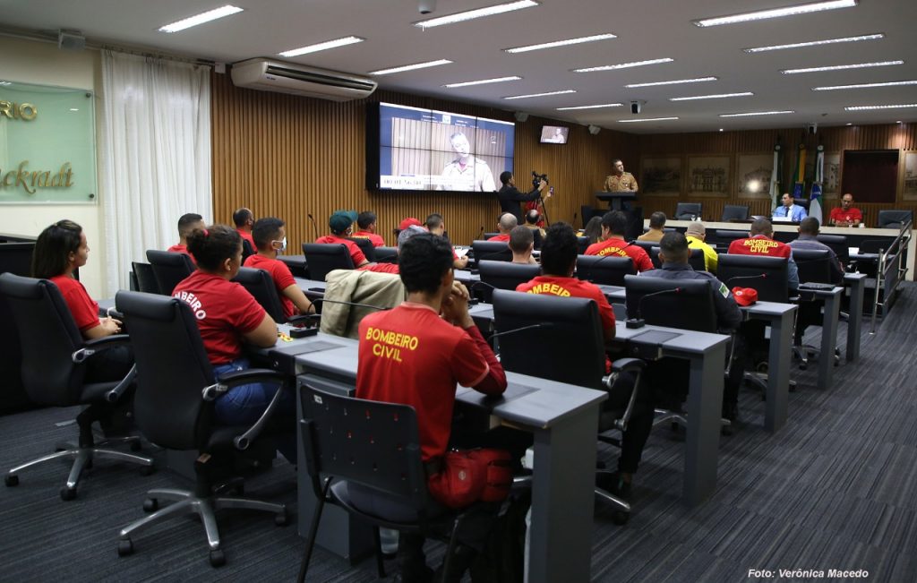 Câmara debate efetivação da Lei que obriga contratação de bombeiros civis