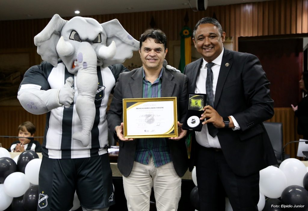 Câmara entrega Medalha Maria Lamas Farache em homenagem ao ABC Futebol Clube