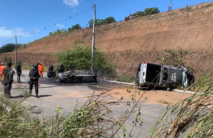 Ação de PMs é investigada após bandido e refém morrerem em capotamento na Prudente durante perseguição