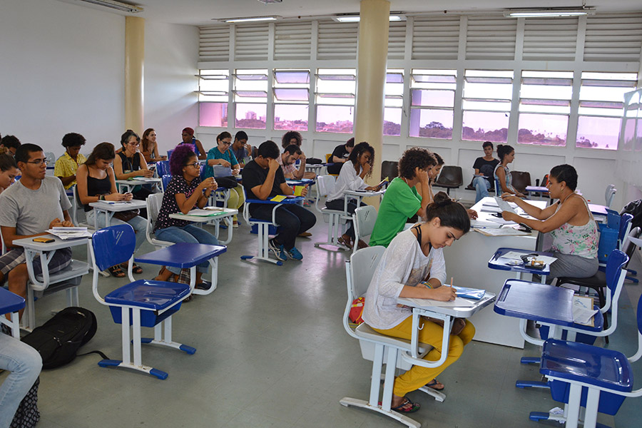 Universidades têm déficit de pelo menos 11 mil professores e técnicos