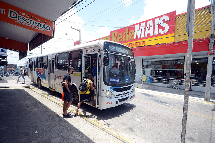 Motoristas de ônibus aceitam proposta e desistem de greve