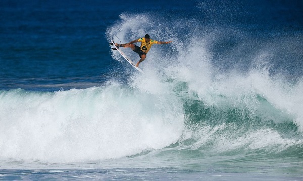 Com 9 brasileiros, etapa Rio Pro da Liga Mundial de Surfe é adiada para domingo