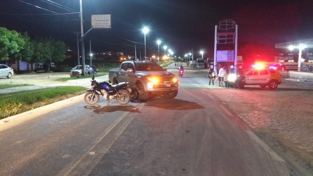 PRE atende ocorrência de colisão frontal entre motocicleta e caminhonete em Jucurutu