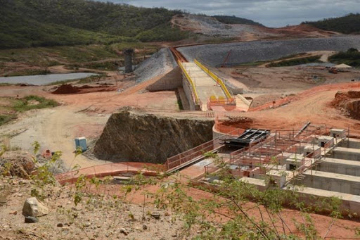 Ministério realiza detonação de rocha para continuar escavação de túnel do Ramal do Apodi no RN