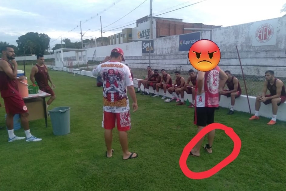 Durante treino, jogadores do América levam carão de torcedor tornozelado