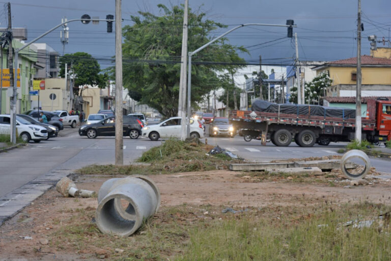 Parada, obra na Av. Jerônimo Câmara prejudica comerciantes e moradores