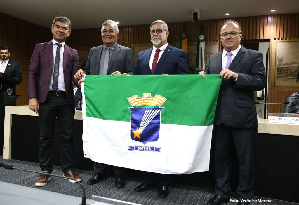 Câmara entrega Título de Cidadão Natalense a advogado defensor de Direitos Humanos