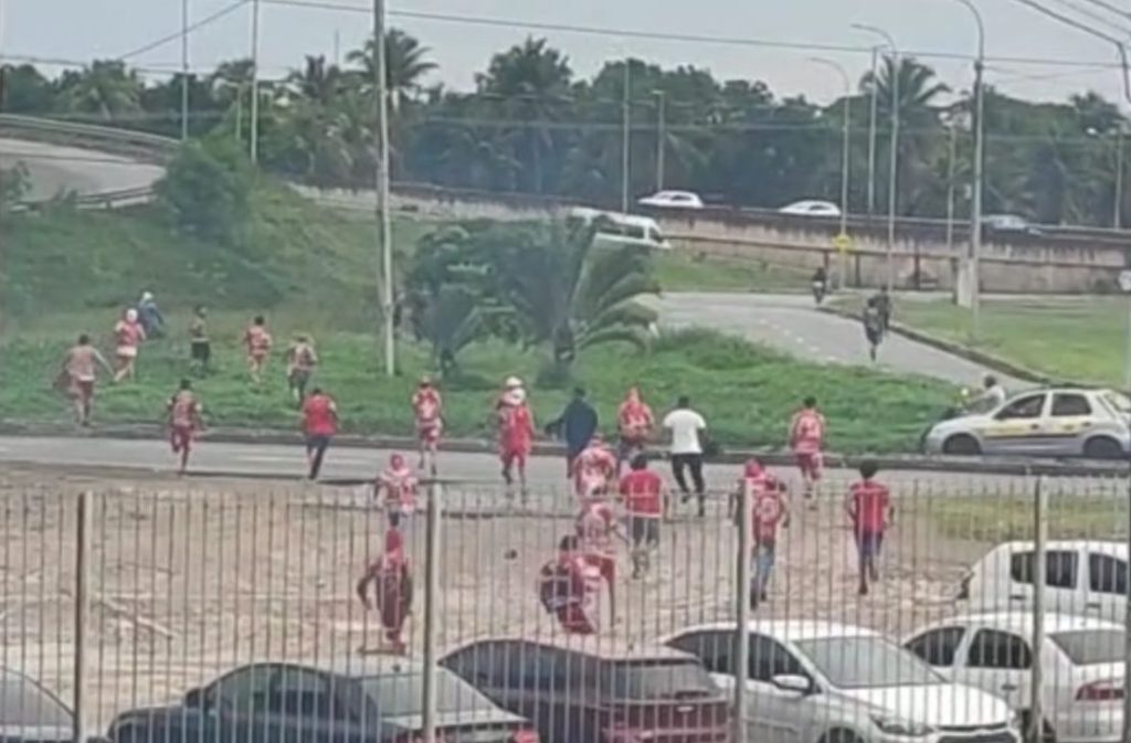 Torcedores do América RN e do SP Crystal, da Paraíba, brigam no entorno do Almeidão