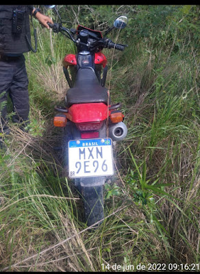 Pelotão de Monte Alegre recupera moto roubada no município.