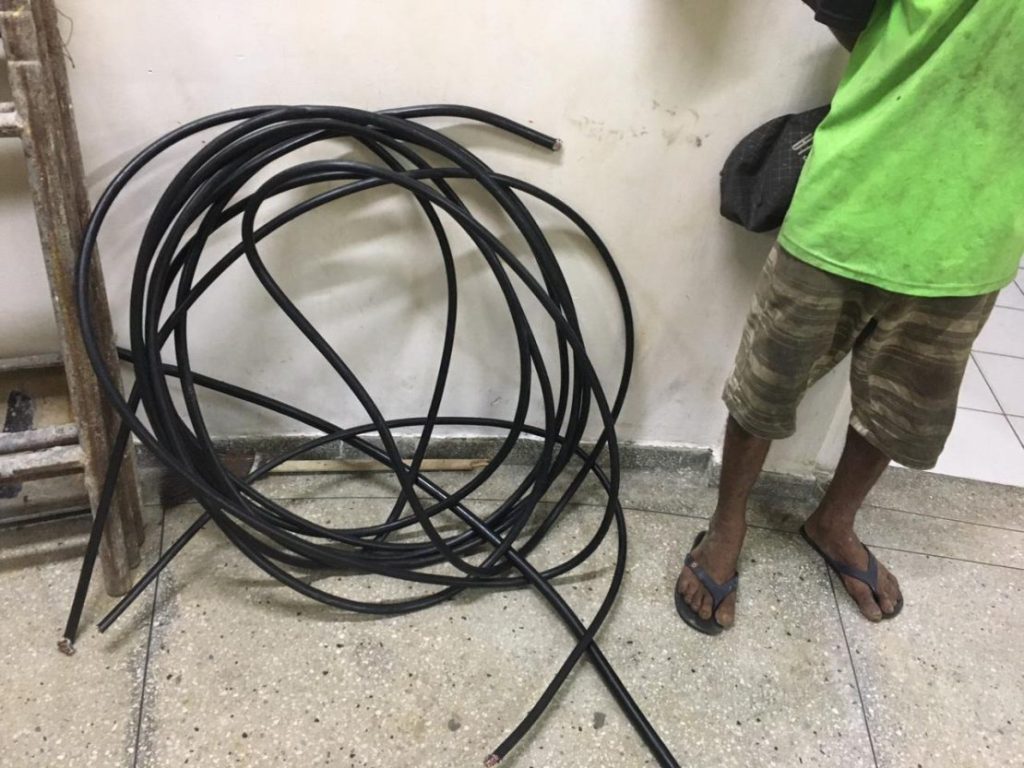 PM prende homem com 30m de fios telefônicos roubados em Natal