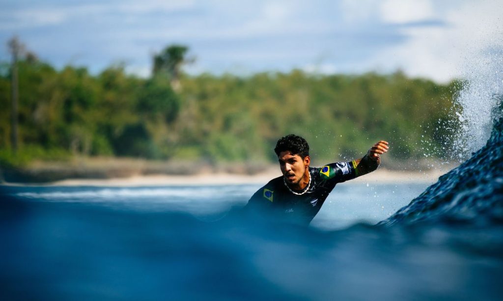 Surfe: Medina, Jadson e Filipinho seguem atrás do título em G-Land