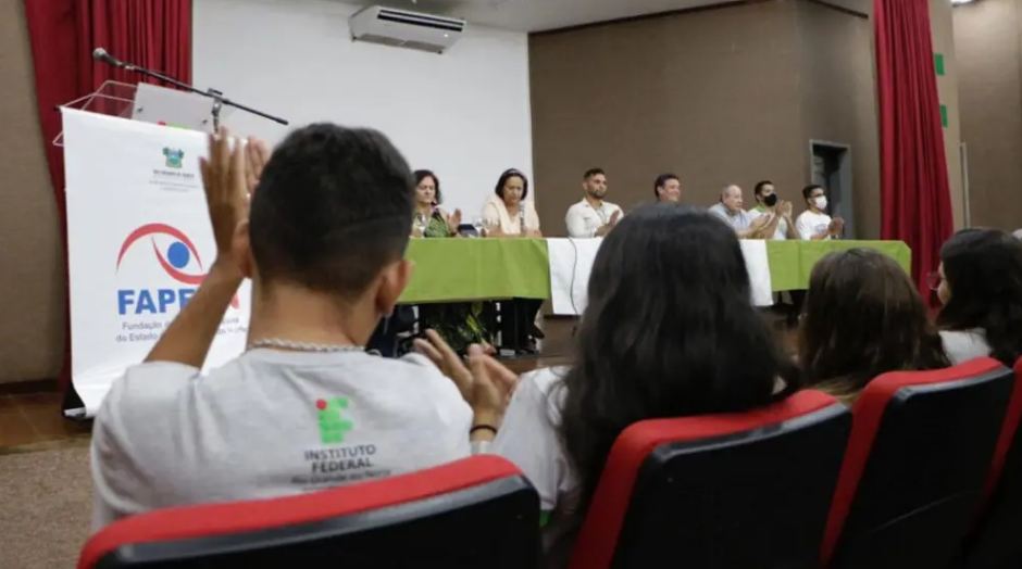 Edital do governo estadual de incentivo a intercâmbio científico oferece bolsas a estudantes do RN