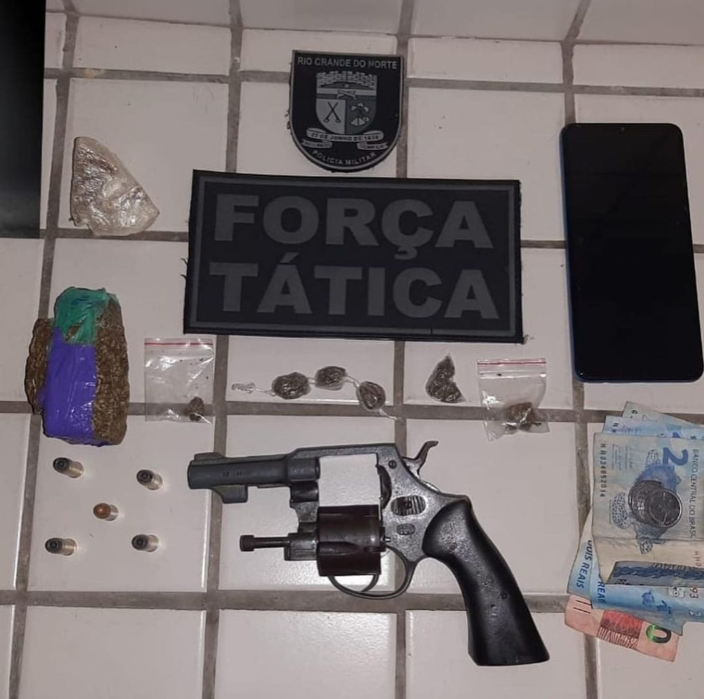 Polícia Militar prende homem portando ilegalmente arma de fogo e drogas no município de Afonso Bezerra/RN