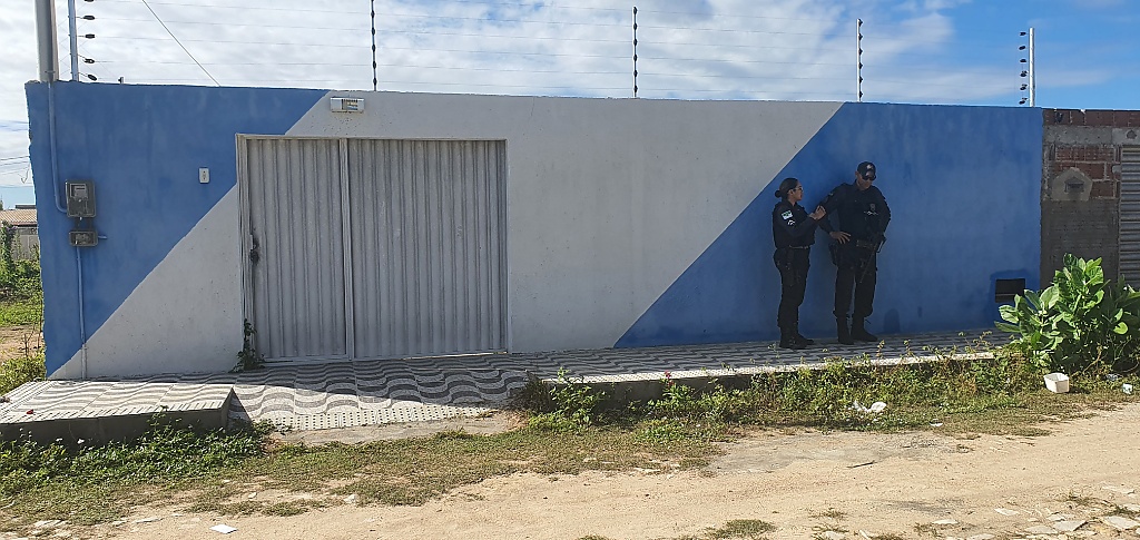 Homem é morto a tiros dentro de casa no Conjunto Royal Ville