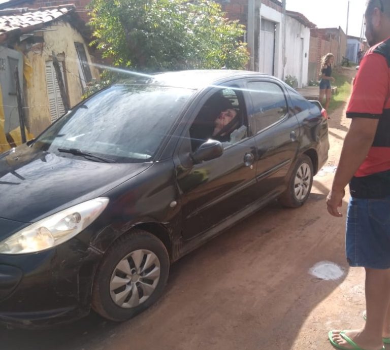 Homem é morto a tiros dentro de carro no Alto da Pelonha