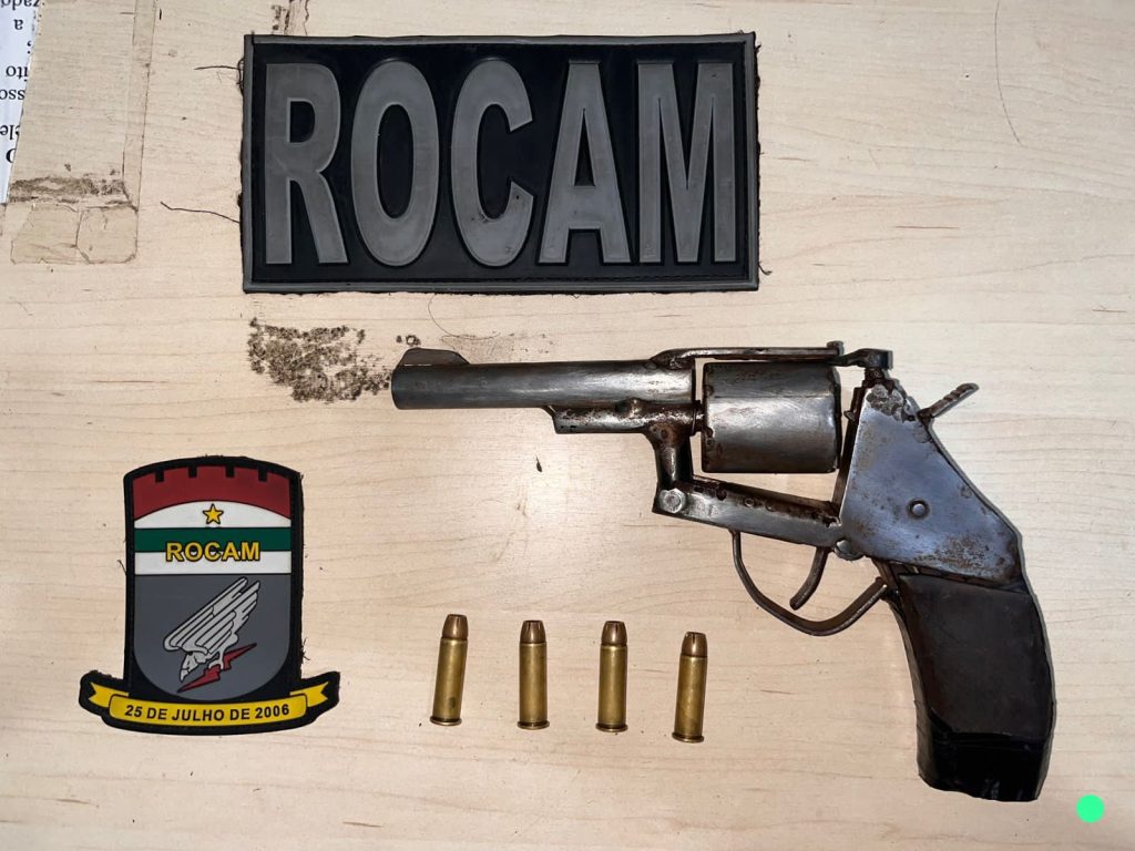 ROCAM prende dois homens por porte ilegal de arma de fogo no bairro de Lagoa Nova