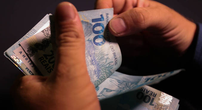 Salário mínimo de 2023 deve superar R$ 1.300