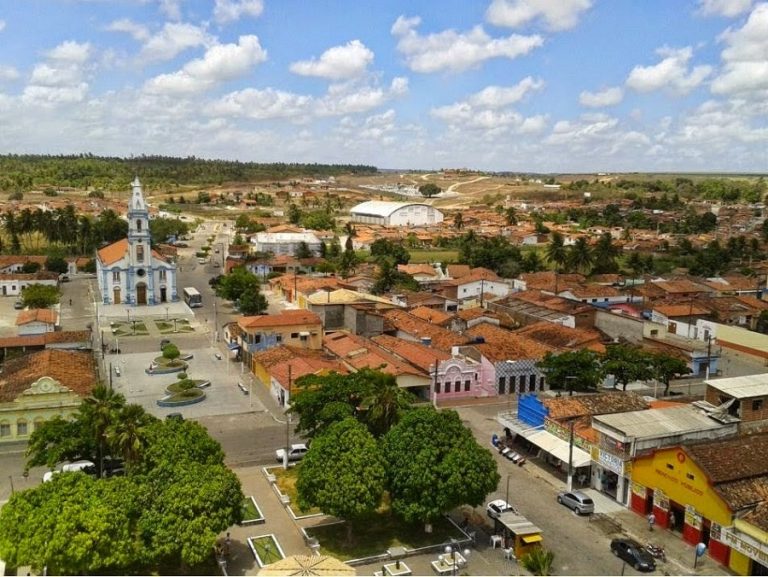 Três homens são condenados por injúria racial ao xingar garçom que pediu para eles baixarem som de carro no RN