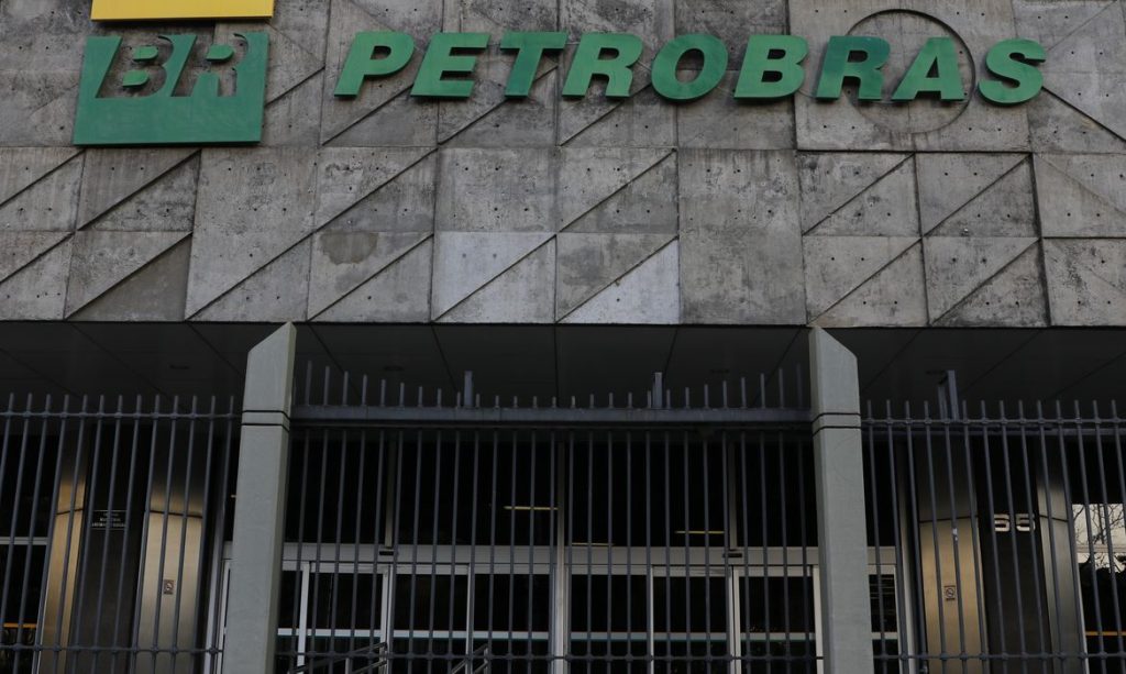 Petrobras aprova nova diretriz de formação de preços dos combustíveis