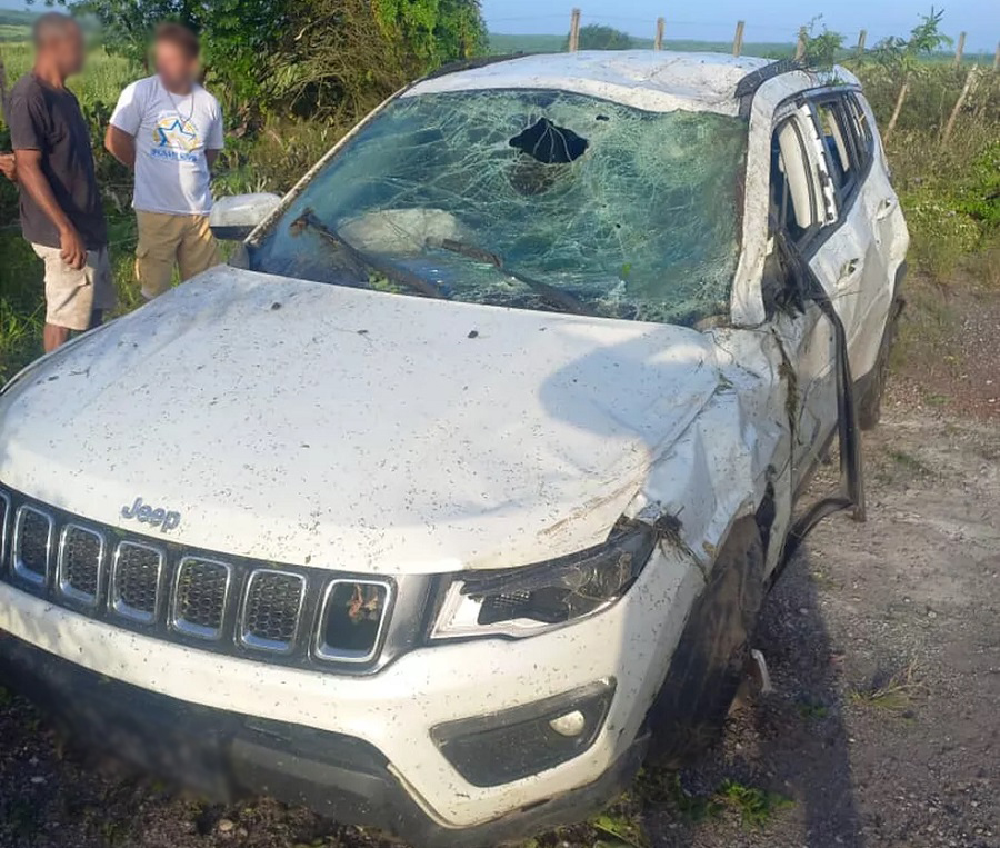 Empresário morre após ser lançado para fora do carro em capotamento no Agreste